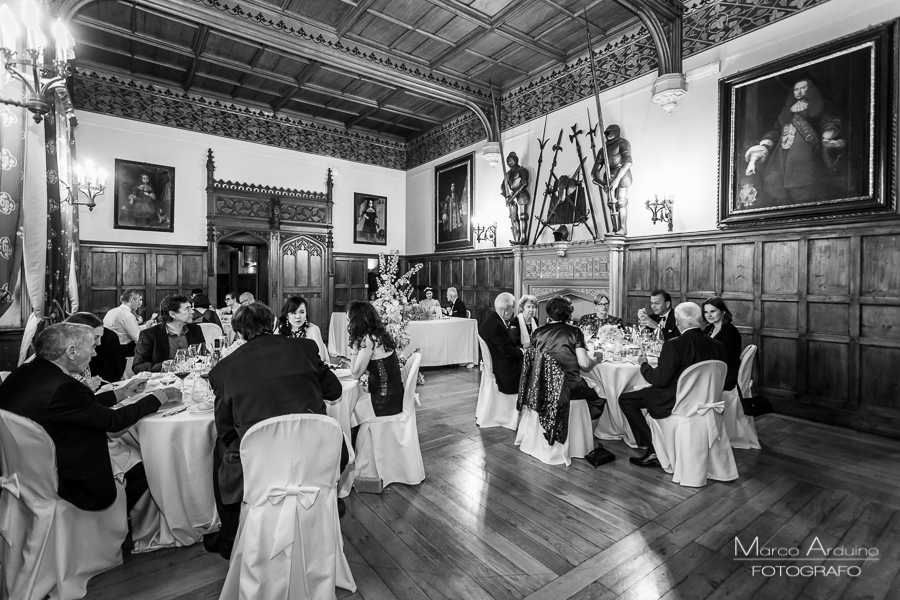 Una fantastica cena: il connubio perfetto, fra un raffinato menù, assaporato nella splendida sala Meazza e l'elegante sottofondo musicale della Band: Sartoria della Musica. 